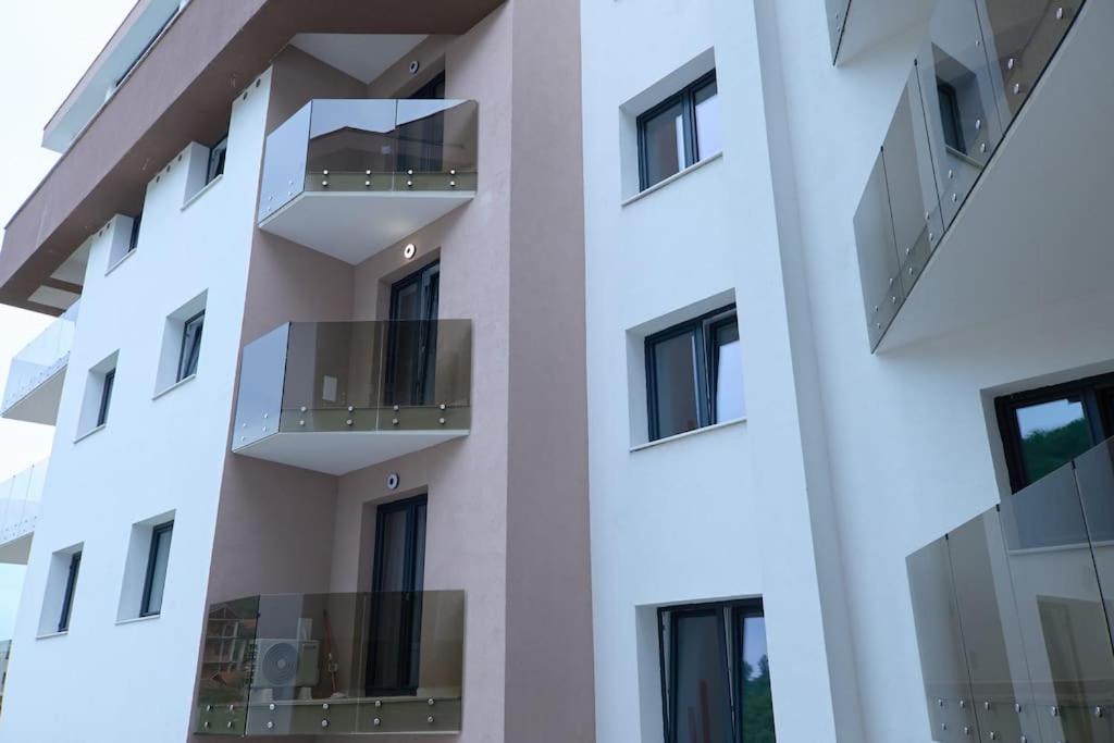 City Center Accommodation - 308 ريشيتسا المظهر الخارجي الصورة