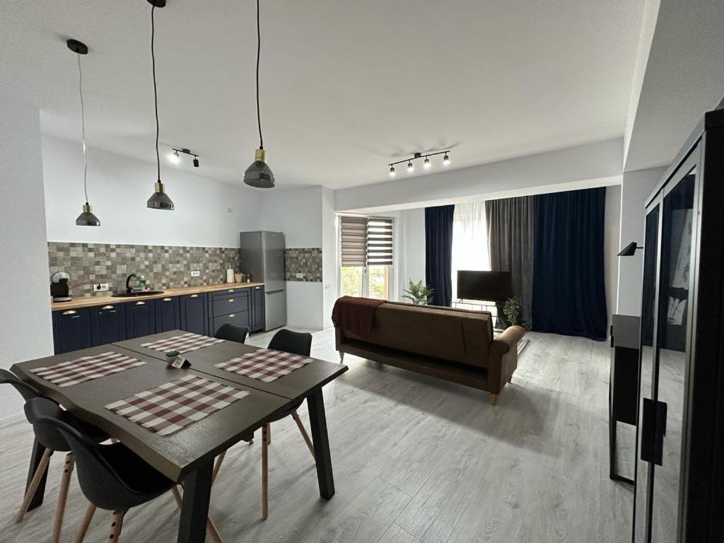 City Center Accommodation - 308 ريشيتسا المظهر الخارجي الصورة